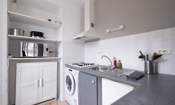 Segre House | Urban Gîte: Spacious 186m² Retreat with Terrace & Spa