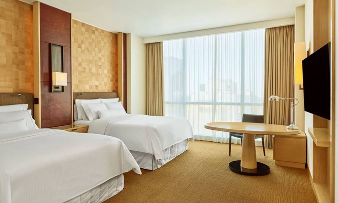San Isidro Centro Financiero Hotel | Urban Getaway Near Reserve Park – Discover the City! Indoor Pool, Onsite Dining!