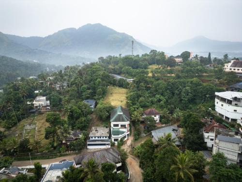 Kattappana Apartment | Highly Rated Urban Hills - Perfect for Family Getaways