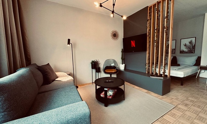 Kortumpark Apartment | Cozy Urban Jungle 4P Studio with Prime Parking Access