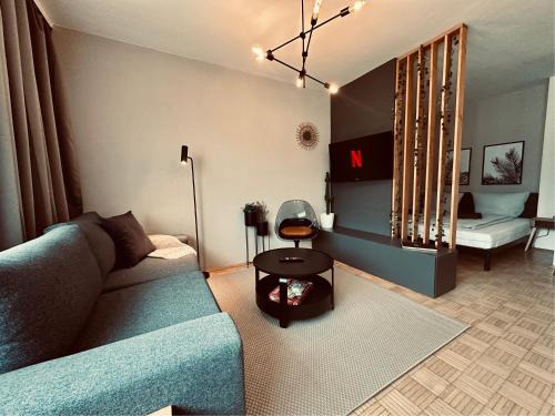 Kortumpark Apartment | Urban Jungle 4P Studio: Family-Friendly Getaway Awaits