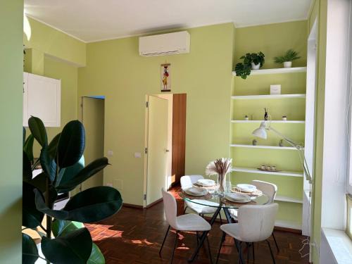 Borgonuovo Apartment | Urban Jungle 5 - Montenapoleone