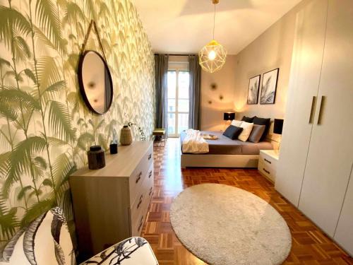 Cit Turin Apartment | Urban Jungle Apartment: Self Check-In & Metro Access