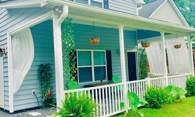 Johns Island House | Cozy Urban Loft with Ocean View and Spa Amenities