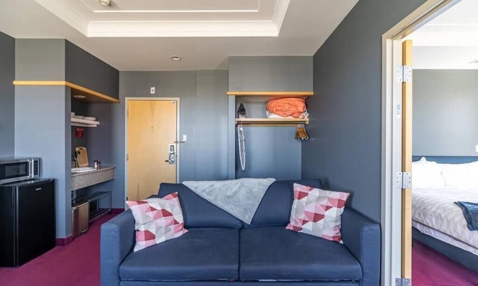 Dartmouth Apartment | Urban Nest: 1-Bedroom Apartment with Kitchen & Breakfast