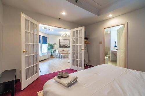 Dartmouth House | Convenient Urban Nest: 1-Bedroom Ground Floor Apartment