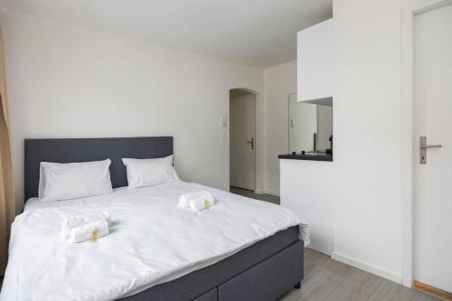Sihlfeld Apartment | Urban Oasis: Cozy Queen Bed with Scenic City View