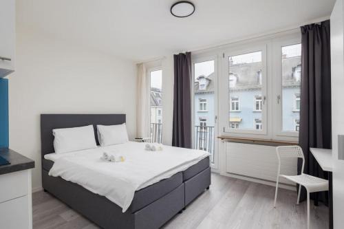 Sihlfeld Apartment | Urban Oasis: Relaxing Retreat with Scenic Queen Bed View