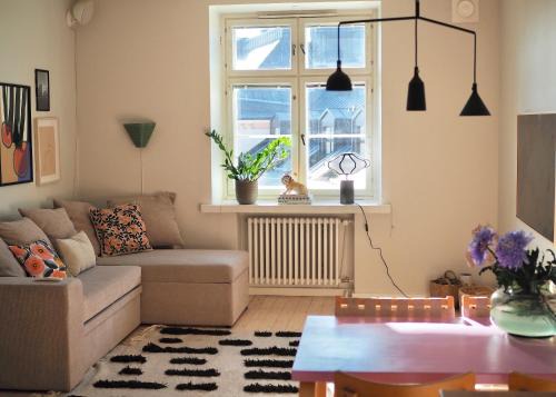 Kallio Apartment | Modern Penthouse with City Views and Child-Friendly Amenities