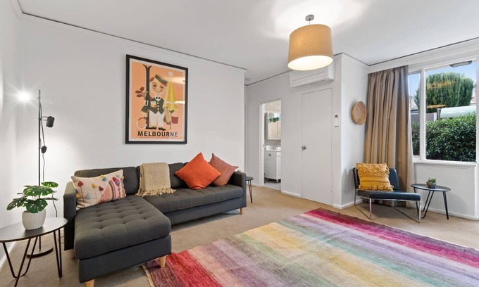 Prahran Apartment | Urban Retro: Discover the Vibrant Courtyard Experience