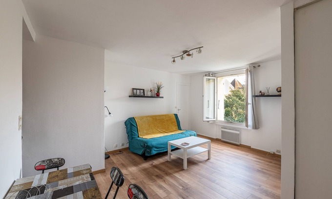 Gonesse Apartment | Discover Urban Roof: Pet-Friendly Retreat in Gonesse