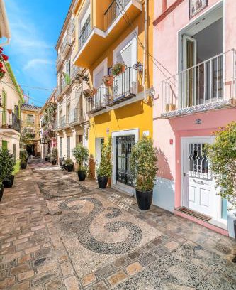 San Felipe Neri House | Urban Rose: Private Retreat in Historic Center with Rooftop