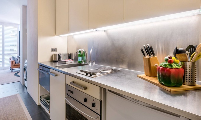 Surry Hills Apartment | Discover Urban Sanctuary on Holt: Pool, Spa & Top Ratings