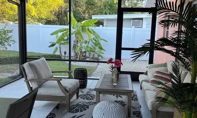 Bayou Oaks House | Urban Oasis Surrounded by Lush Mango Trees