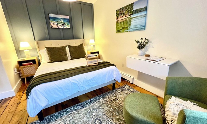 West End Apartment | Central Urban Studio with Oceanfront Views & Spa Amenities