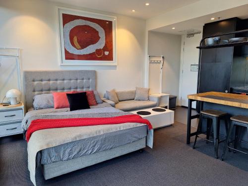 Walkerville Apartment | Urban Studio in Walkerville: Guest Rated 10/10 with Ocean View