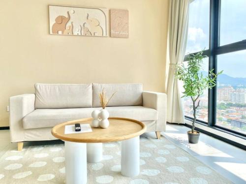 George Town Apartment | Urban Suites with Pool & Child-Friendly Amenities