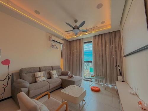 George Town Apartment | Oceanfront Oasis: Dolphin's Home with Pool & Perfect Rating