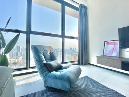 George Town Apartment | Modern Urban Suites with Pool & Hot Tub - Komtar View