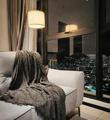 George Town House | Highly Rated Urban Suites Retreat with Private Pool & Hot Tub