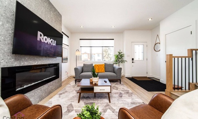 Jasper Place House | Urban Zen | AirCon | King Bed | 10 min WEM & DT!