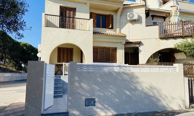 Guardamar del Segura House | Cozy Retreat Near Rebollo Beach with Oceanfront Views