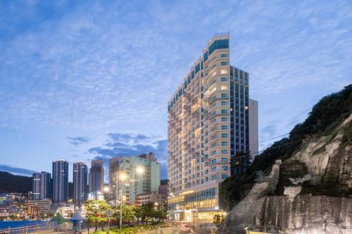 Seo Hotel | Oceanfront Retreat at Urbanstay Busan Songdo Beach