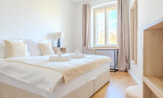 Krems an der Donau Apartment | Prime UrbanSuite in the Heart of Downtown - Child Friendly