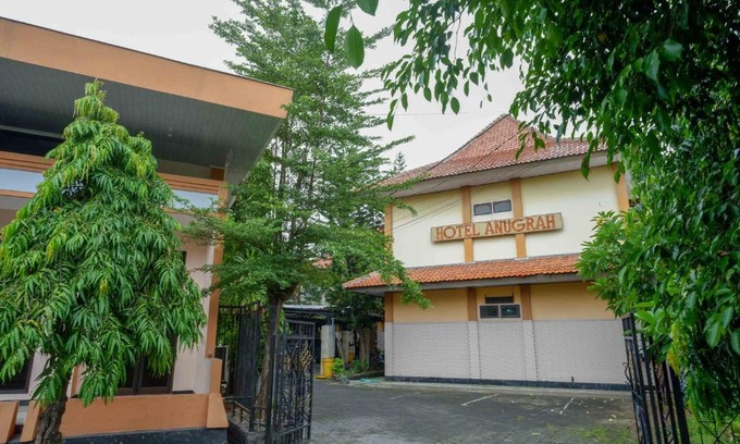 Kendal Hotel | Budget-Friendly Stay at Urbanview Hotel Anugrah Kendal
