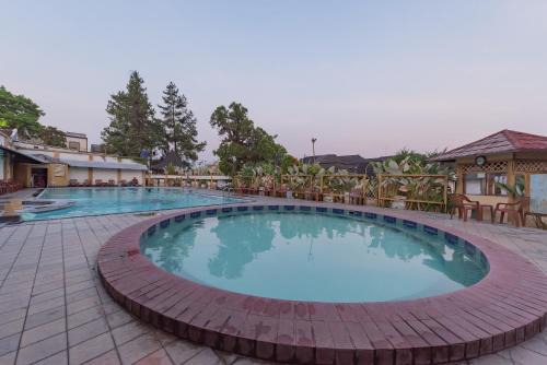 Tasikmalaya Hotel | Family-Friendly Urbanview Hotel Crown Tasikmalaya Awaits