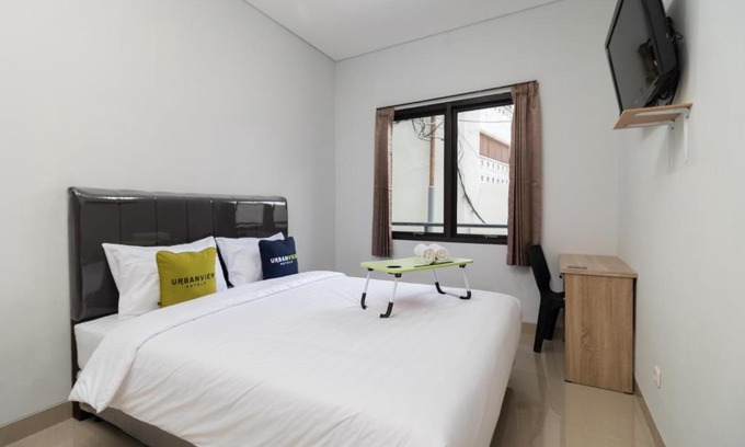 Gambir Hotel | Budget-Friendly Urbanview Hotel Pasar Baru Jakarta Awaits