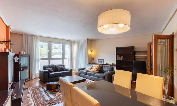 Urduliz Apartment | Urduliz Hotel with Parking: Family-Friendly Comfort