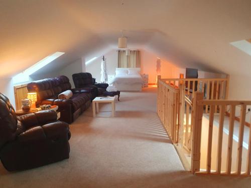 Newry House | Top-Rated Urkers' Guest Accommodation for Families