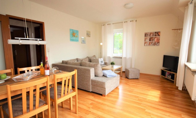 Westerdeichstrich Apartment | Urlaub Abseits vom Trubel. Für bis zu 5 Personen im 1te OG mit Loggia