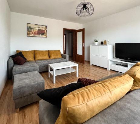 Wadowice Apartment | Cozy Apartment Pod Skarpą: Pet-Friendly & Family Ready