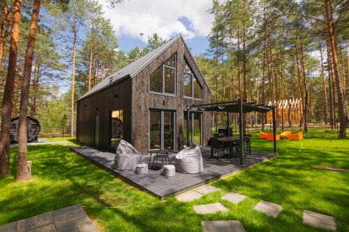 Karniewek House | Discover Uroczysko Popowo: Family-Friendly Getaway with Hot Tub