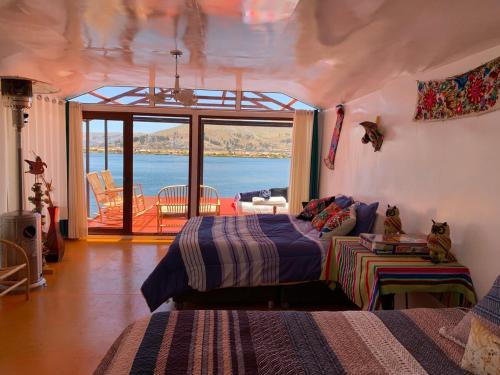 Puno Hotel | Discover Uros TITIKAKA Lodge: Pet-Friendly Oceanfront Stay