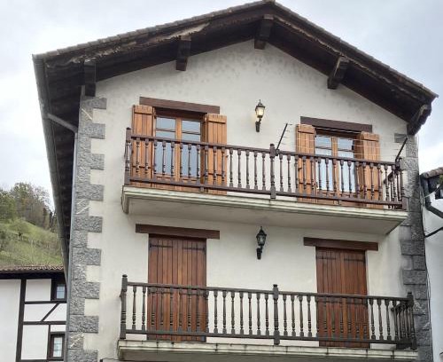 Goizueta Apartment | Guest Rated 9.5: Urumea Apartamento with Breakfast Included
