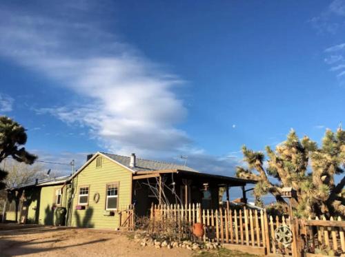 Yucca Valley House | Rustic Cabin Rental Surrounded by the Mojave Desert in Yucca Valley, California