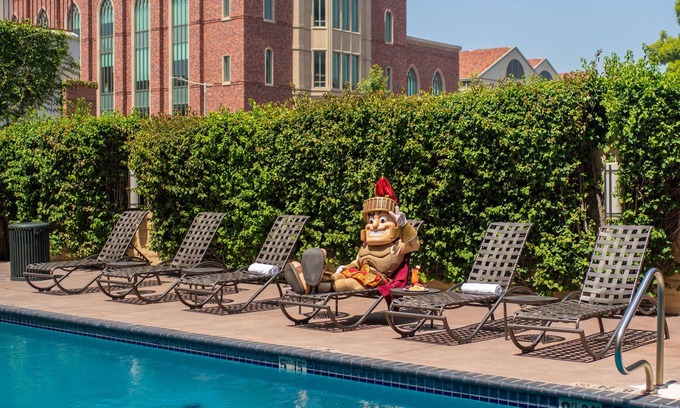 Downtown Los Angeles Hotel | USC Hotel: Exceptional Stay with Pool, Spa & Family Amenities