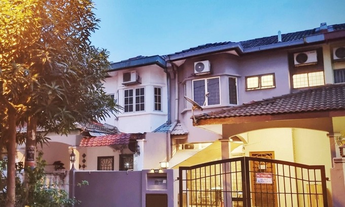 Subang Jaya House | USJ Paradise Home: Your Ideal Staycation Near LRT Station
