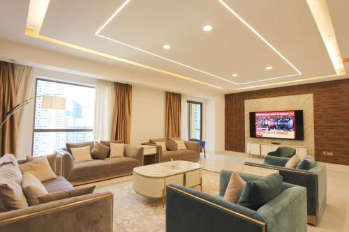 Jumeira 3 Apartment | Stylish 5-Bedroom Apartment at JBR Walk with Pool Access