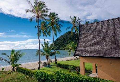 Klong Son Resort | Cozy Utalay Koh Chang Villas with Oceanfront Pool Access