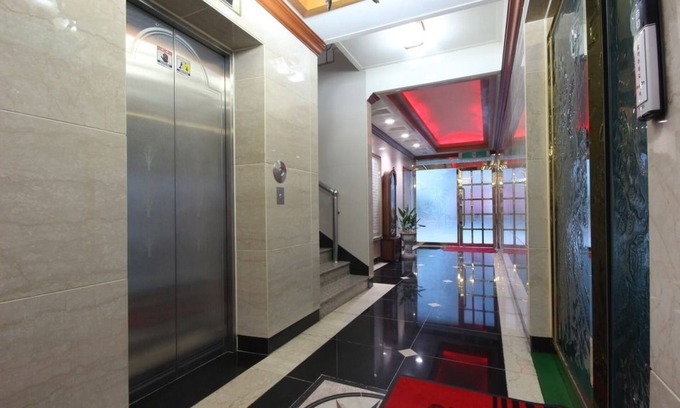 Gumi Hotel | Budget-Friendly Utopia Motel with Breakfast & Family Amenities
