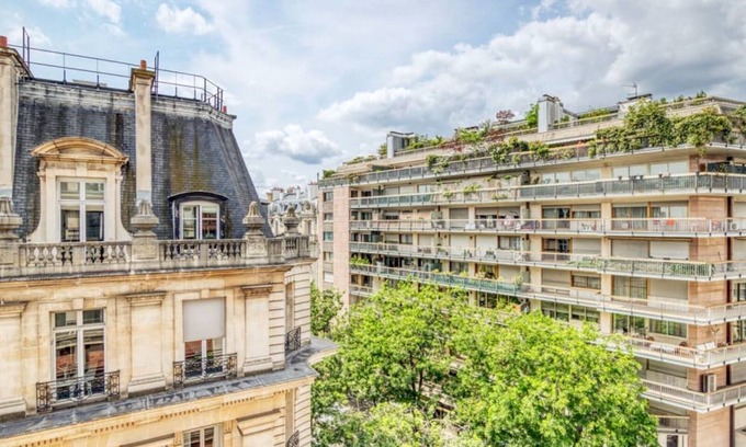 Porte-Dauphine Apartment | Utterly magnificent-experience the opulence of a quintessential Parisian home