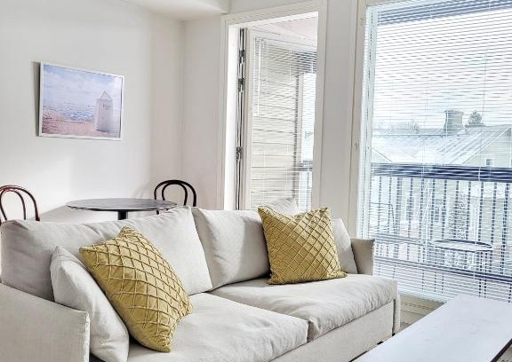 Hanko Apartment | Modern One-Bedroom Retreat in Hangon City Center