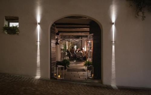 La Morra Bed & Breakfast | Stylish Uve Rooms & Wine Bar with Spa and Pet-Friendly Options