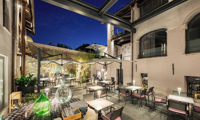 La Morra House | Elegant Uve Rooms & Wine Bar: Guest Rated 9.8/10