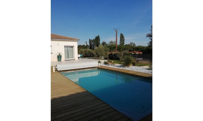 Serviers-et-Labaume Apartment | Relaxing Uzes Guest House with Pool for Family Getaways