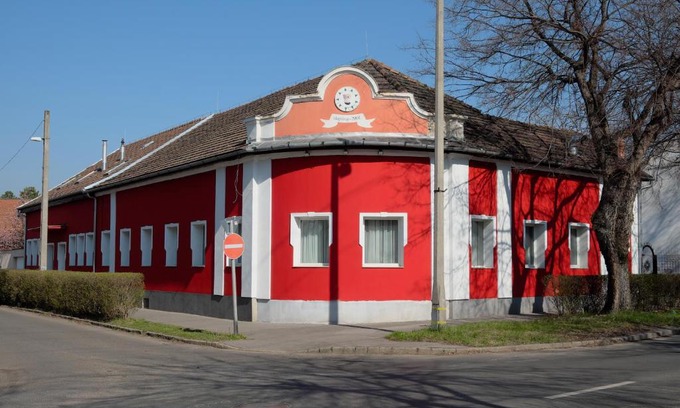 Vac Hotel | Pet-Friendly Vácz Hotel with Family Amenities & High Ratings